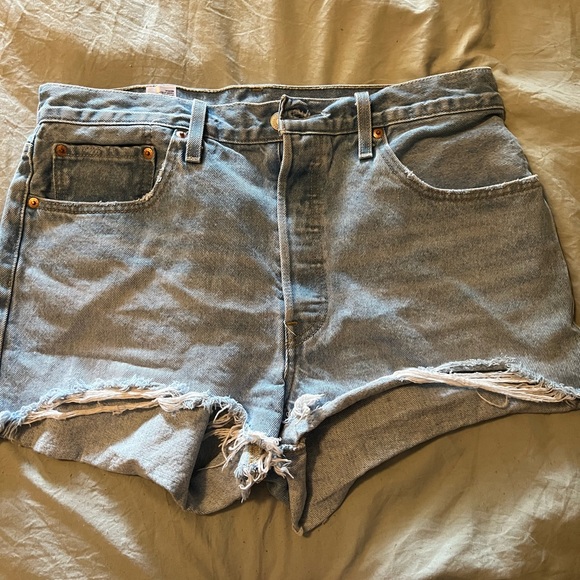 Levi shorts - Picture 2 of 4